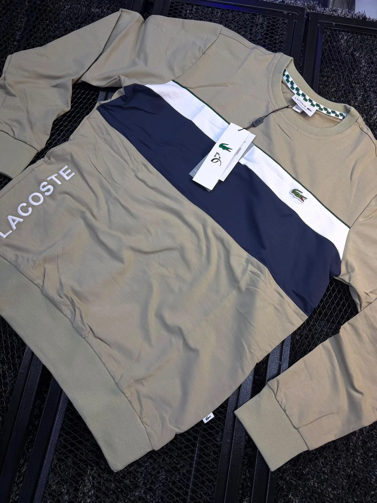 Buzo modelo 07 disponible en PRESENCIA, Cartagena