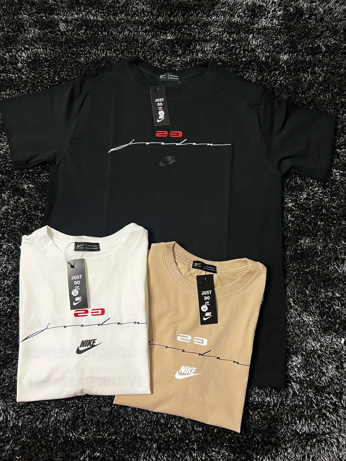 Camiseta modelo 01 disponible en PRESENCIA, Cartagena