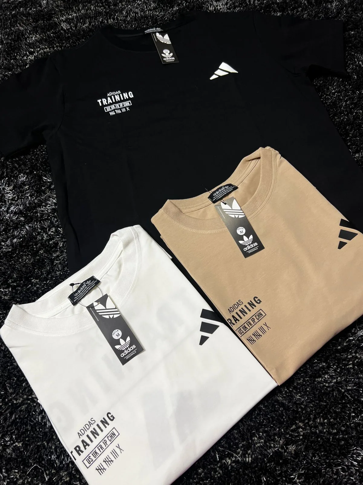 Camiseta modelo 04 disponible en PRESENCIA, Cartagena