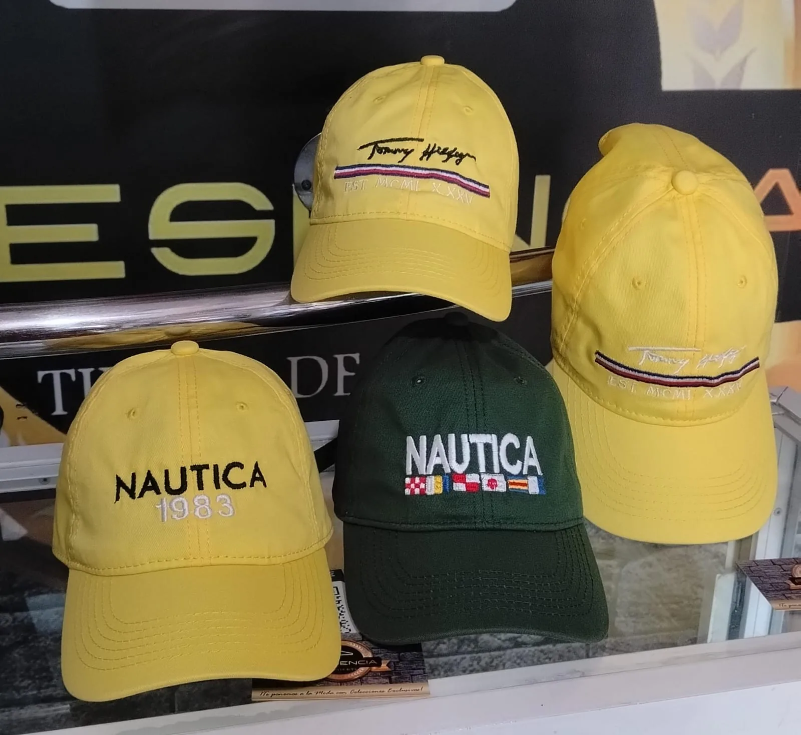 Gorra modelo 10 disponible en PRESENCIA, Cartagena